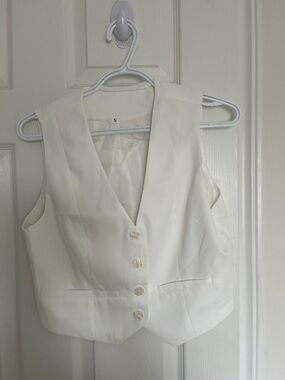 SHEIN White V-Neck Button Front Vest